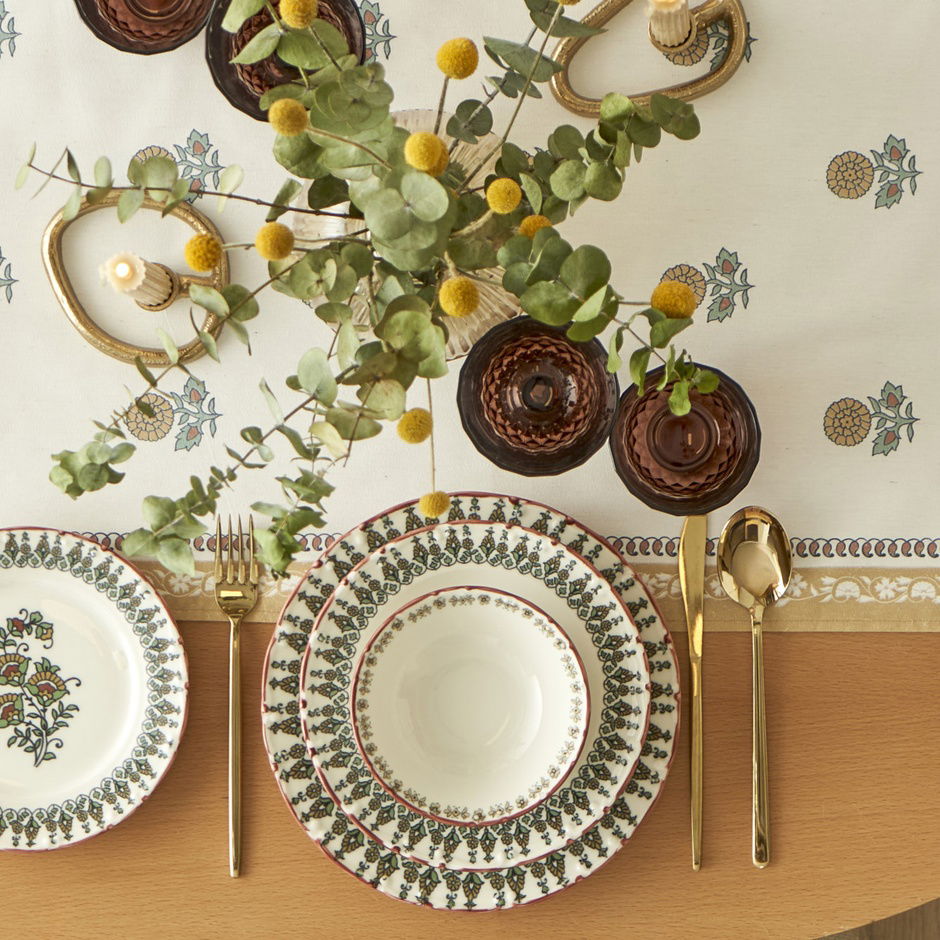 Indiaas porseleinen servies voor 6 personen, 24-delig, bordeauxrood