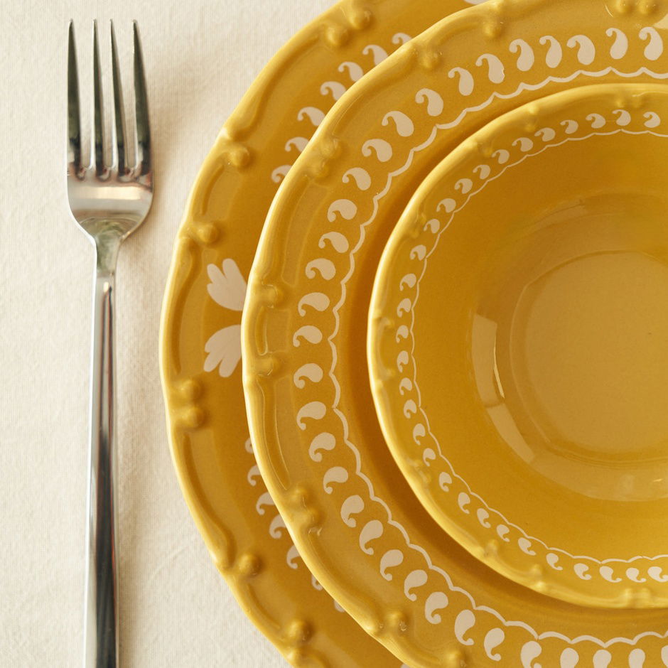 Indiaas porseleinen serviesset van 12 stuks voor 4 personen, mosterdgeel