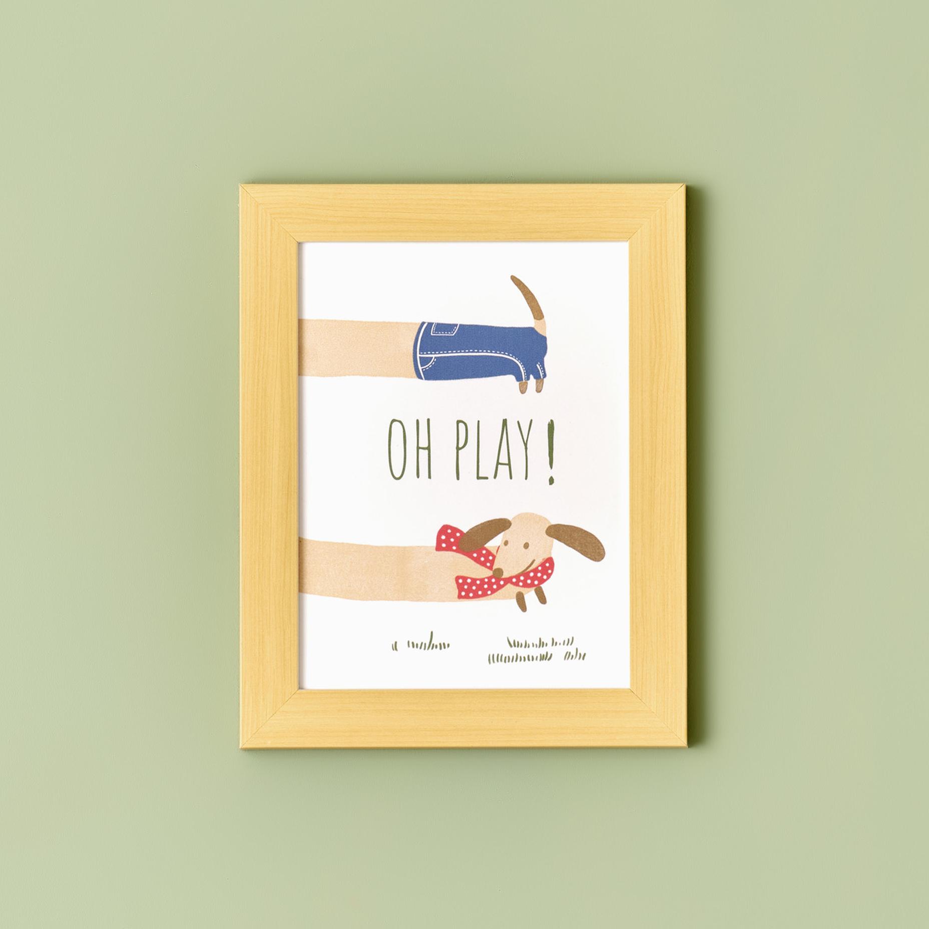 Ingelijst schilderij met worstenhondje, natuurlijk (17x23 cm)